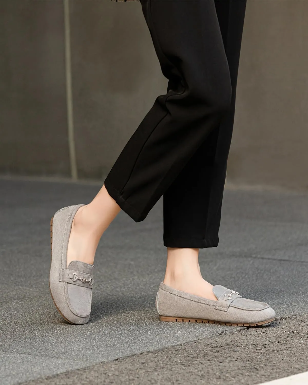 BGSTGUDS Women's Wide Loafers Shoes Cute Dressy Shoes Ladies Comfort Slip Ons Work Shoes