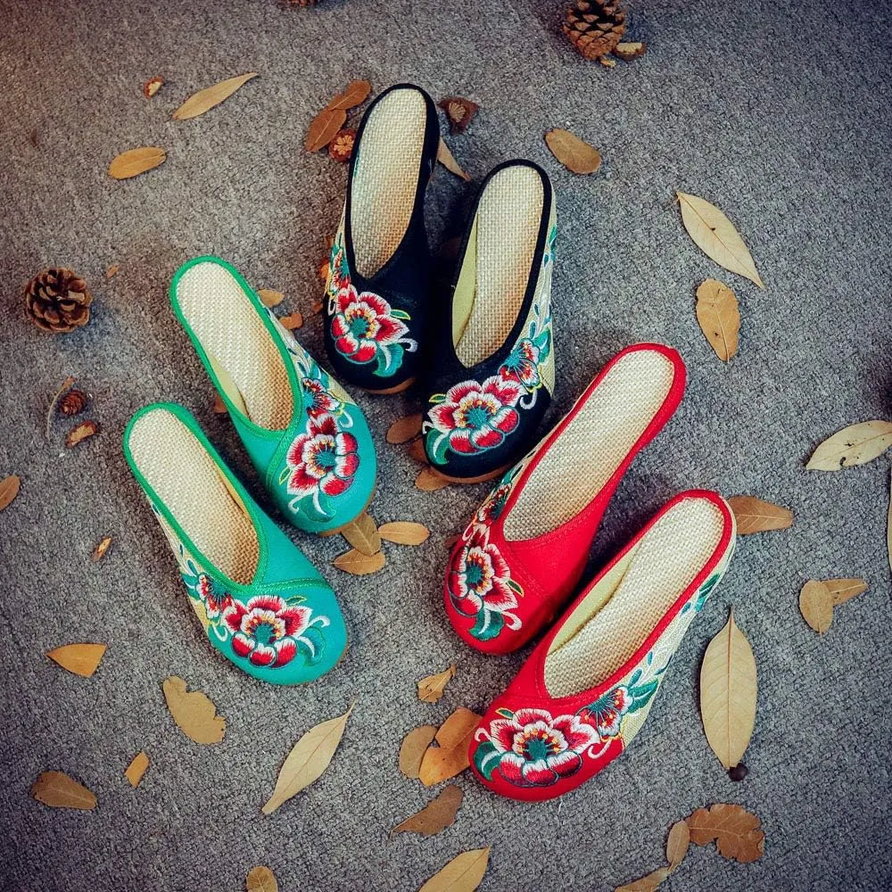 Embroidered Flower Women's Shoes Backless Mules Comfortable Flats Round Toe Loafers Chinese Style Canvas Slippers Cute Sandals