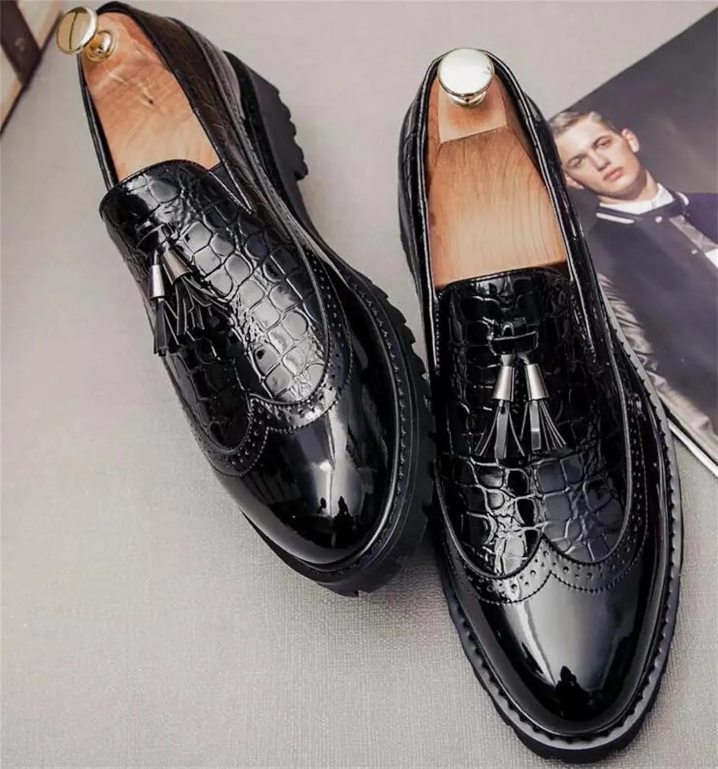 Men's Vintage Leather Wingtip Tassel Brogue Slip-On Dress Loafers Fashion Low-Top Breathable Smoking Formal Shoes Comfort Non-Slip Business Wedding Party Shoes