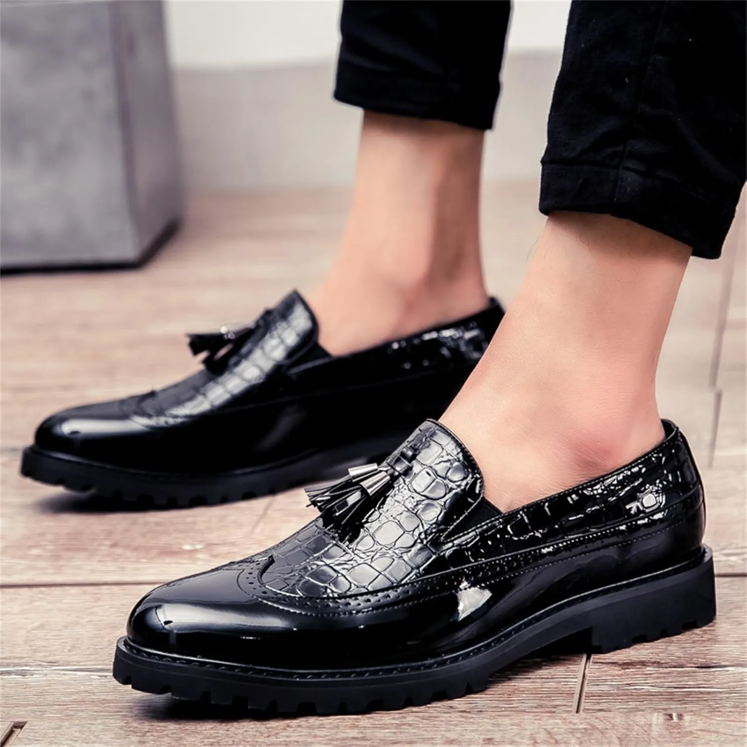 Men's Vintage Leather Wingtip Tassel Brogue Slip-On Dress Loafers Fashion Low-Top Breathable Smoking Formal Shoes Comfort Non-Slip Business Wedding Party Shoes