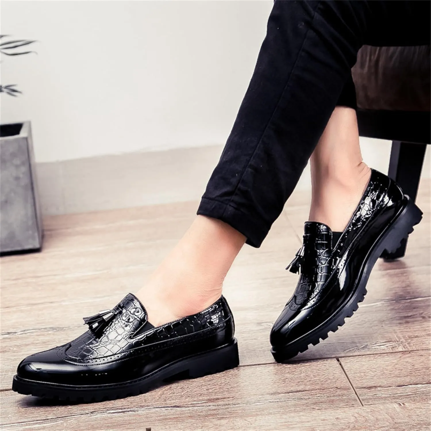 Men's Vintage Leather Wingtip Tassel Brogue Slip-On Dress Loafers Fashion Low-Top Breathable Smoking Formal Shoes Comfort Non-Slip Business Wedding Party Shoes