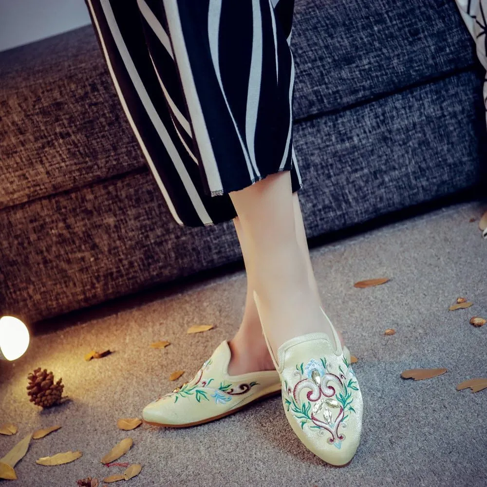 Qhome Women's Chinese Floral Embroidery Pointed-Toe Comfortable Satin Casual Mules Slippers Shoes