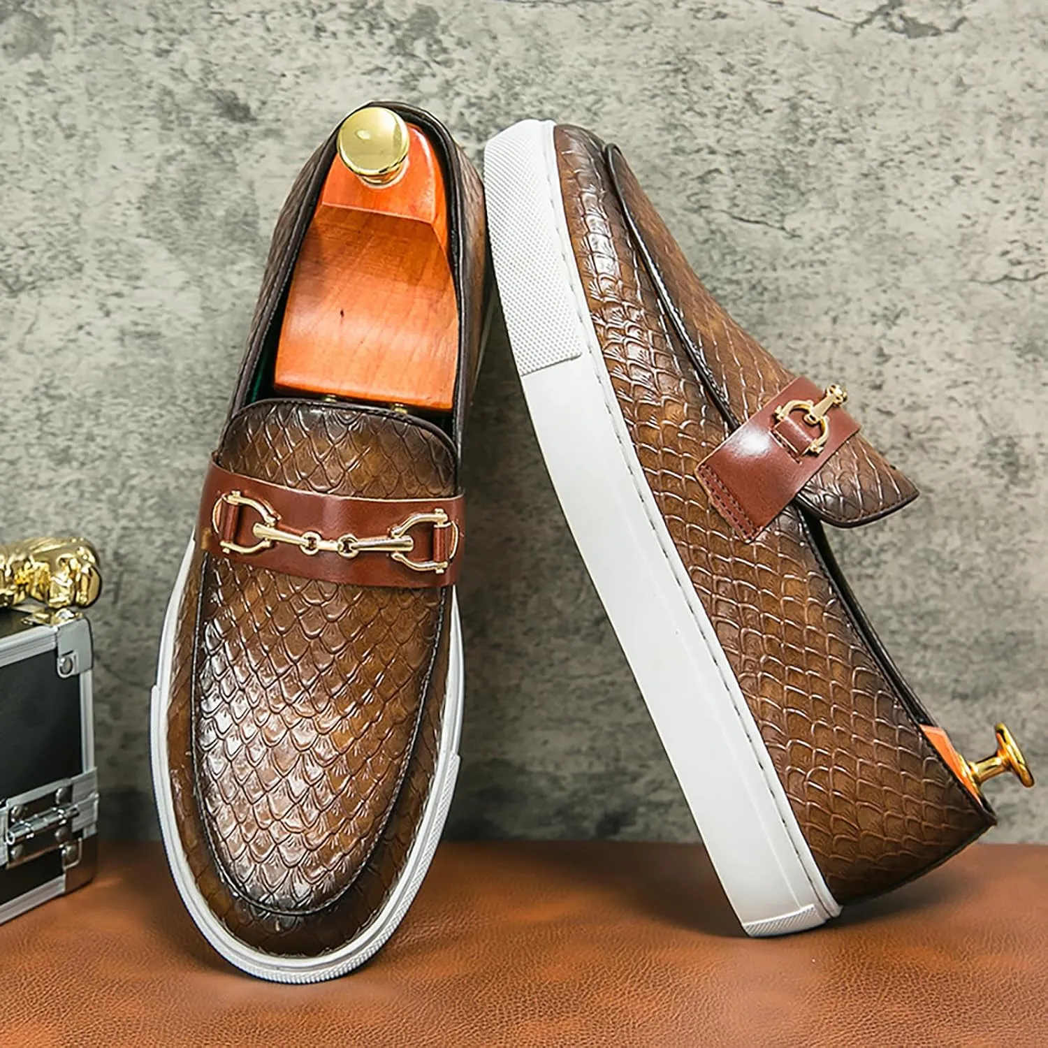 WENOREG Men's Crocodile Slip On Loafers,Fashion Pointed Toe Patent Leather Metal Buckle Comfortable Casual Walking Shoes Business Work Office Dress Moccasins Sneakers