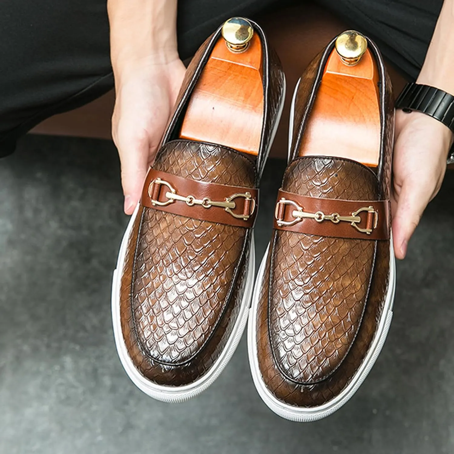 WENOREG Men's Crocodile Slip On Loafers,Fashion Pointed Toe Patent Leather Metal Buckle Comfortable Casual Walking Shoes Business Work Office Dress Moccasins Sneakers