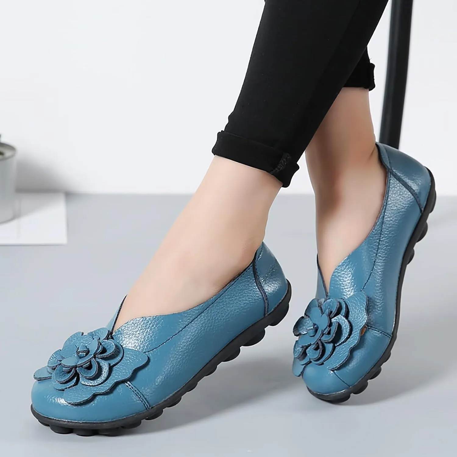Women's Leather Flowers Loafers Lightweight Comfortable Round Toe Soft Bottom Walking Shoes Summer Casual Slip On Moccasins Driving Flats Outdoor Work Shoes